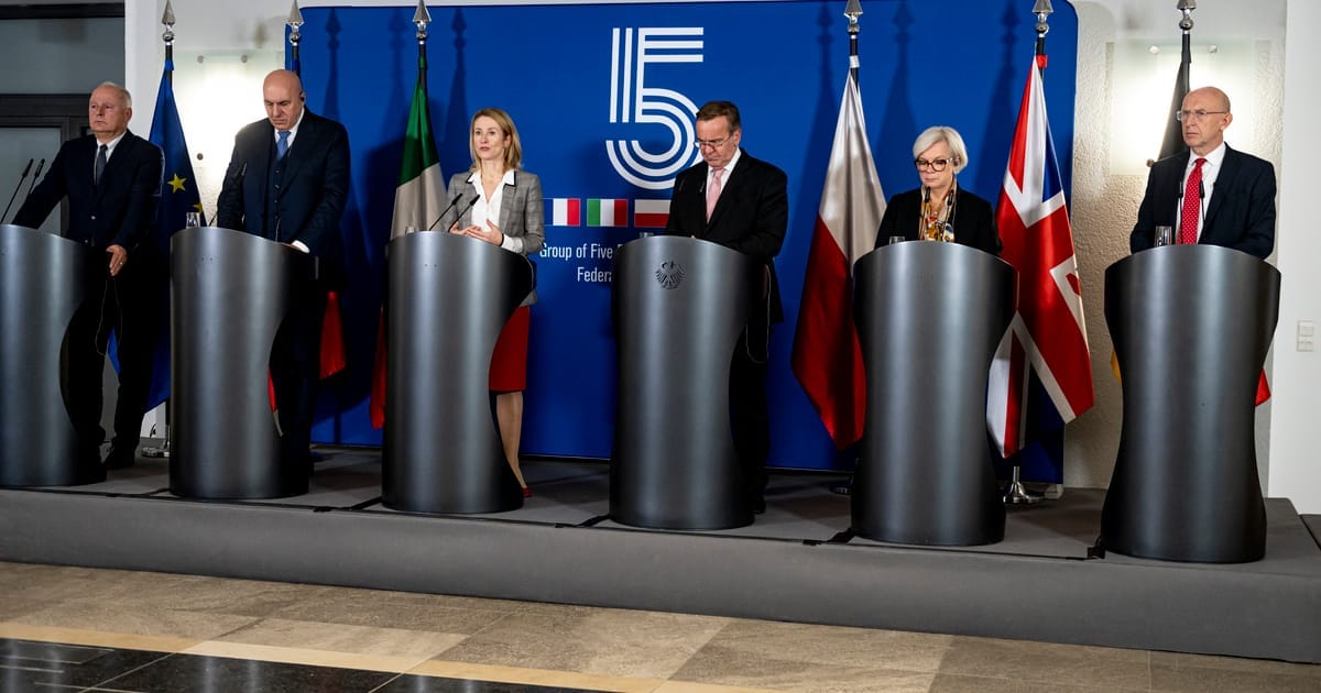 世界苦茶11月15日新闻 | 46条 | 特朗普首次对台军售引发不满